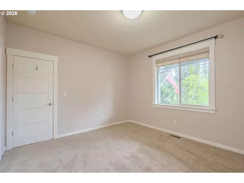 Bedroom - 2156 SW 14th Dr, Gresham, OR 97080 photo 5 of 13