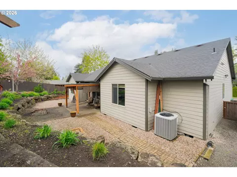 Exterior - 2156 SW 14th Dr, Gresham, OR 97080 photo 10 of 13