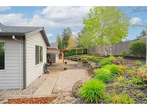 Exterior - 2156 SW 14th Dr, Gresham, OR 97080 photo 7 of 13