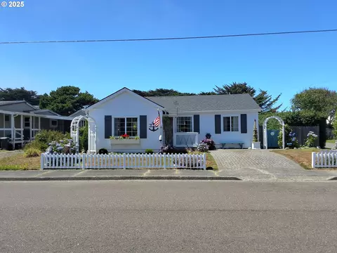 520 Franklin Ave, Bandon, OR 97411