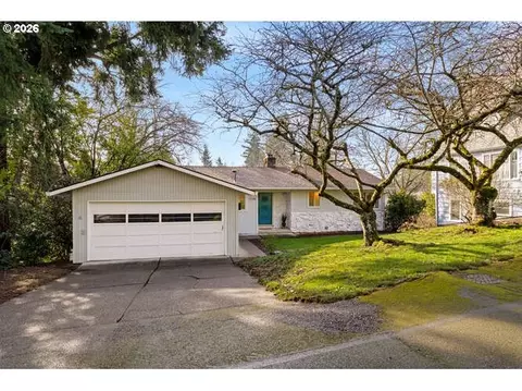 2738 SW Moss St, Portland, OR 97219