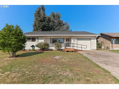2279 W Hayes St, Woodburn, OR 97071