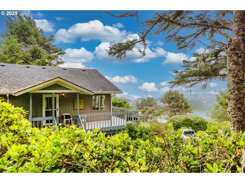 117 SW 66th St, South Beach, OR 97366