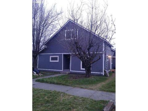 420 SW 7th St, Pendleton, OR 97801 photo 1