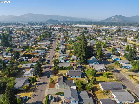 View/Area - 187 37th St, Springfield, OR 97478 photo 2 of 3