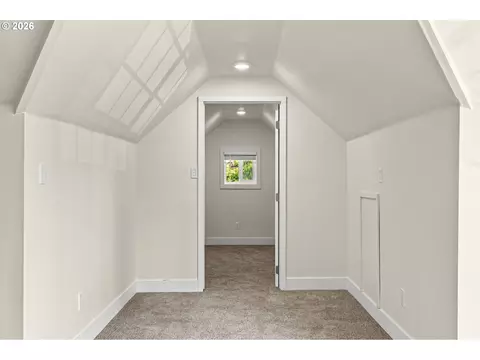 Entry Way - 187 37th St, Springfield, OR 97478 photo 1 of 1