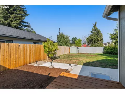 Exterior - 187 37th St, Springfield, OR 97478 photo 5 of 8