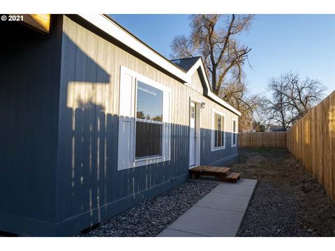332 E Pine Ave, Hermiston, OR 97838 photo 1