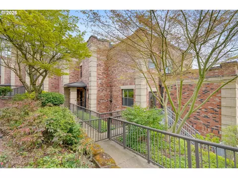 2430 NW Westover Rd #1-202, Portland, OR 97210