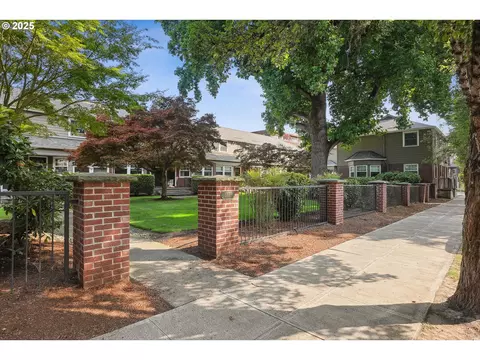 2555 NW Savier St #2, Portland, OR 97210