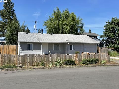 2620 D St, Springfield, OR 97477 photo 1