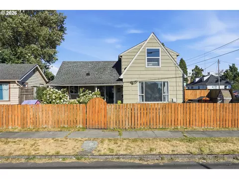 208 SW 3rd Ave, Kelso, WA 98626