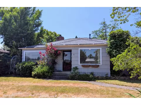 1891 Linnell Ave, Roseburg, OR 97471