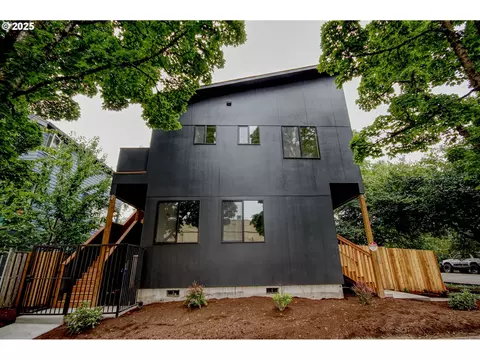1404 SE Franklin St, Portland, OR 97202