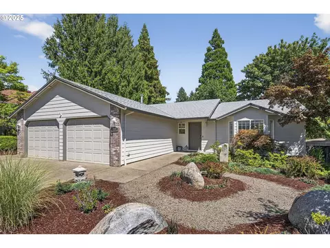 166 NW Cherry St, Dundee, OR 97115