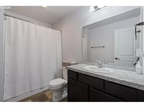 Bath - 132 Haley Dr, Longview, WA 98632 photo 3 of 3