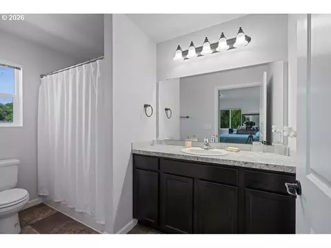 Bath - 132 Haley Dr, Longview, WA 98632 photo 2 of 3