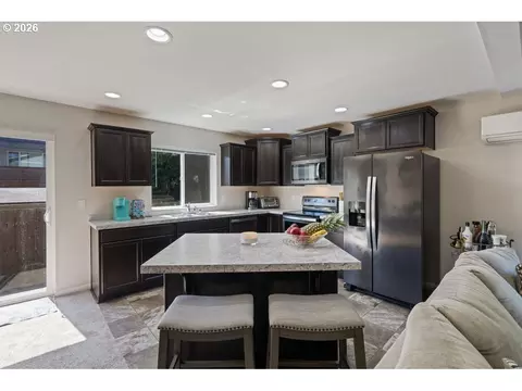 Kitchen - 132 Haley Dr, Longview, WA 98632 photo 4 of 6
