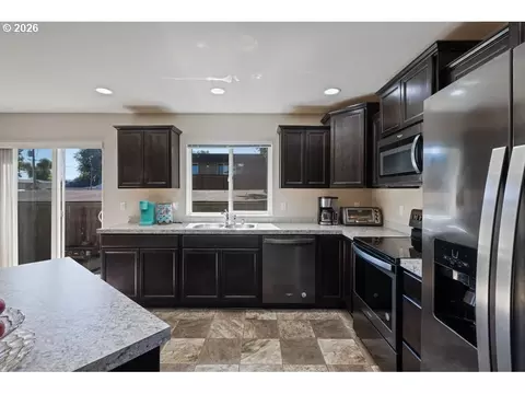 Kitchen - 132 Haley Dr, Longview, WA 98632 photo 6 of 6