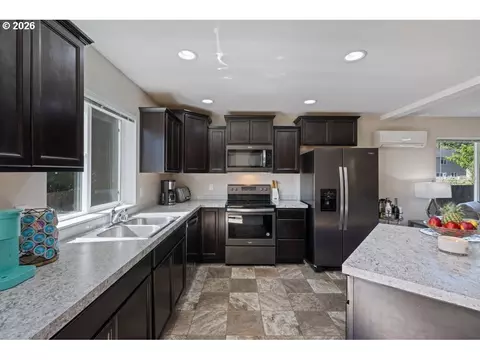 Kitchen - 132 Haley Dr, Longview, WA 98632 photo 5 of 6