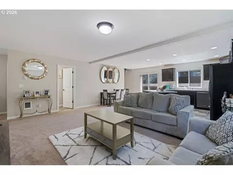 Living - 132 Haley Dr, Longview, WA 98632 photo 1 of 5