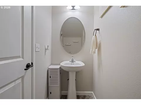 Bath - 132 Haley Dr, Longview, WA 98632 photo 1 of 3