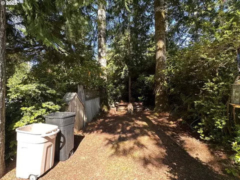 151 Outer Dr, Florence, OR 97439 photo 2