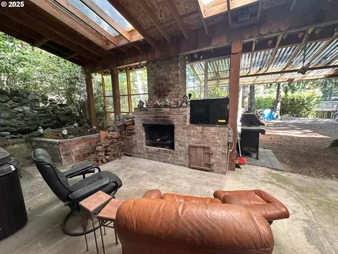 151 Outer Dr, Florence, OR 97439 photo 8