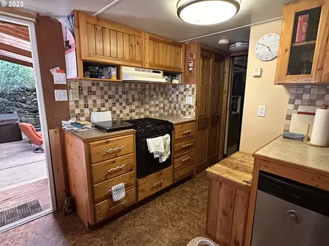 151 Outer Dr, Florence, OR 97439 photo 22