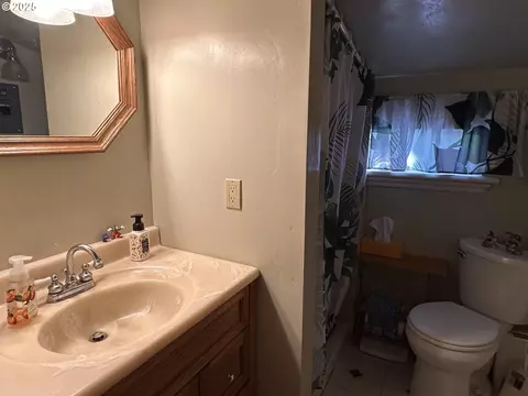 151 Outer Dr, Florence, OR 97439 photo 26