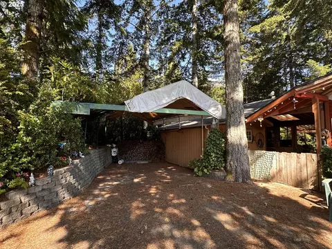 151 Outer Dr, Florence, OR 97439 photo 4