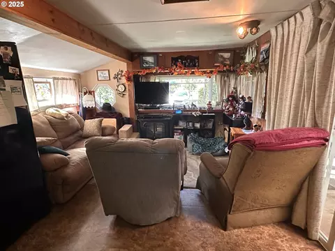 151 Outer Dr, Florence, OR 97439 photo 17