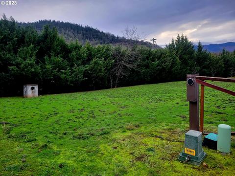 206 Mathews Dr #24, Myrtle Creek, OR 97457