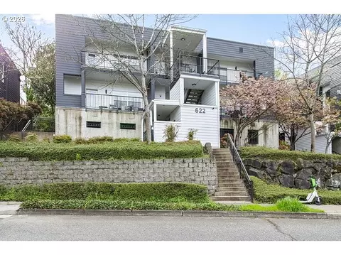 622 S Nevada St #D, Portland, OR 97219