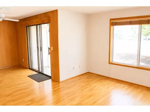 Living - 381 NE Village Squire Ave #2, Gresham, OR 97030 photo 4 of 6