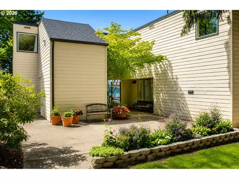 Exterior - 381 NE Village Squire Ave #2, Gresham, OR 97030 photo 9 of 10