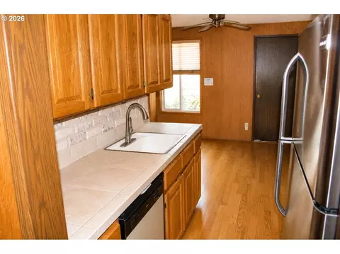 Kitchen - 381 NE Village Squire Ave #2, Gresham, OR 97030 photo 1 of 4