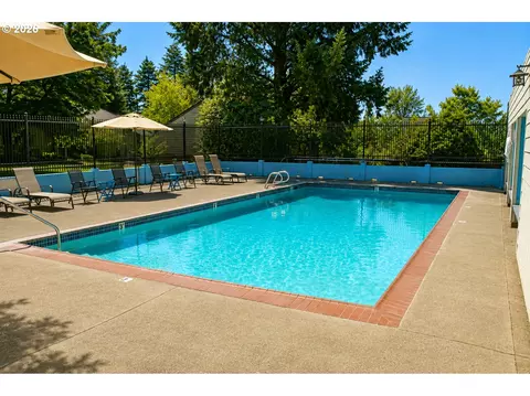 Exterior - 381 NE Village Squire Ave #2, Gresham, OR 97030 photo 5 of 10