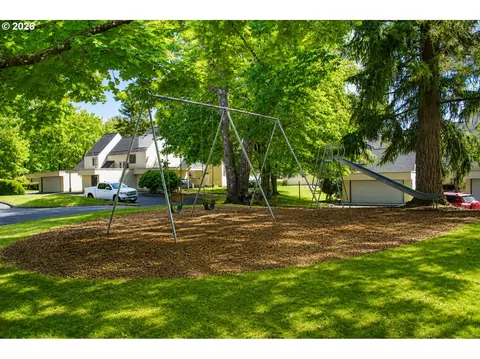 Exterior - 381 NE Village Squire Ave #2, Gresham, OR 97030 photo 4 of 10