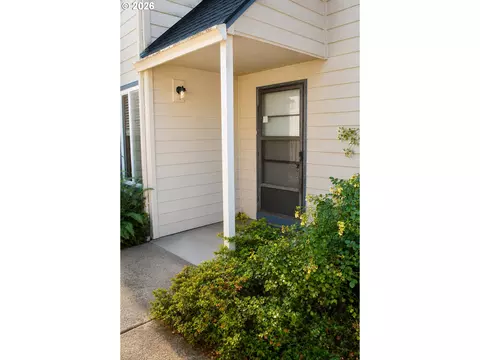 Exterior - 381 NE Village Squire Ave #2, Gresham, OR 97030 photo 2 of 10