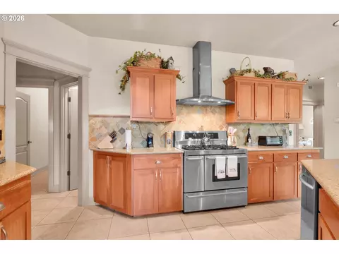 Kitchen - 454 Salty Way, Eugene, OR 97404 photo 4 of 5