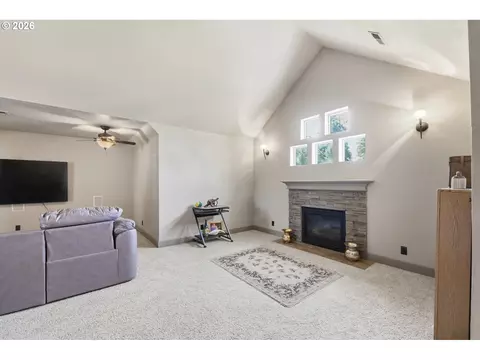 Living - 454 Salty Way, Eugene, OR 97404 photo 3 of 4