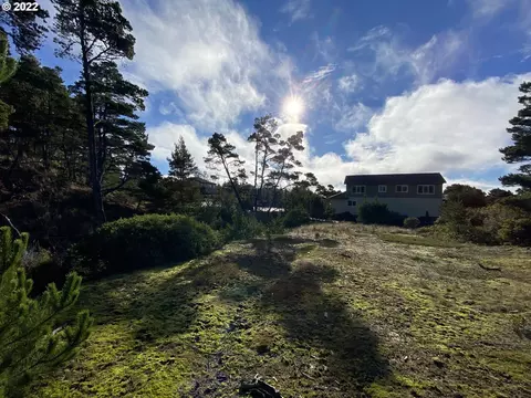 29 Bonnett Way #29, Florence, OR 97439