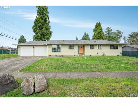 701 E Aldercrest Dr, Newberg, OR 97132