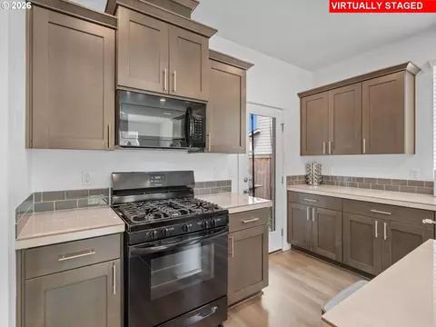 Kitchen - 841 S 26th Ave, Cornelius, OR 97113 photo 2 of 3