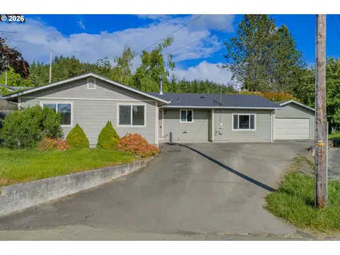 1816 Sunset Ct, Myrtle Point, OR 97458