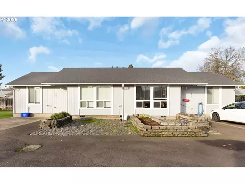 1632 NW Calkins Ave, Roseburg, OR 97471