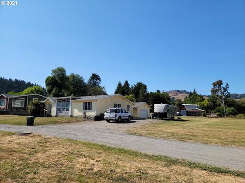 163 E Cedar St, Powers, OR 97466 photo 1