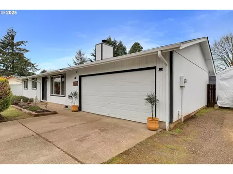 2124 W Irwin Way, Eugene, OR 97402