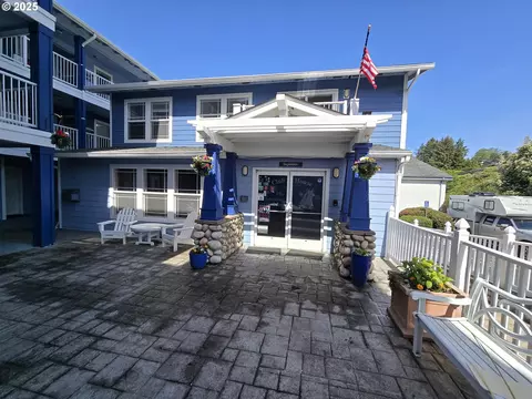 890 SE Bay Blvd #316, Newport, OR 97365